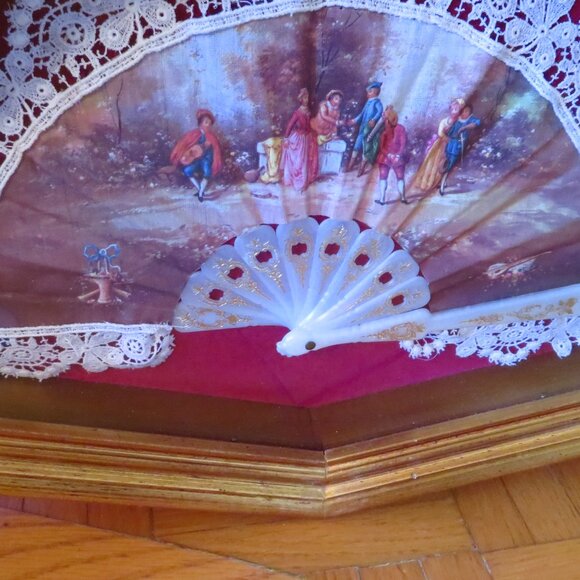 Collectable Vintage Hand Painted Hand Fan Framed red velvet lace lover scene - Picture 3 of 11